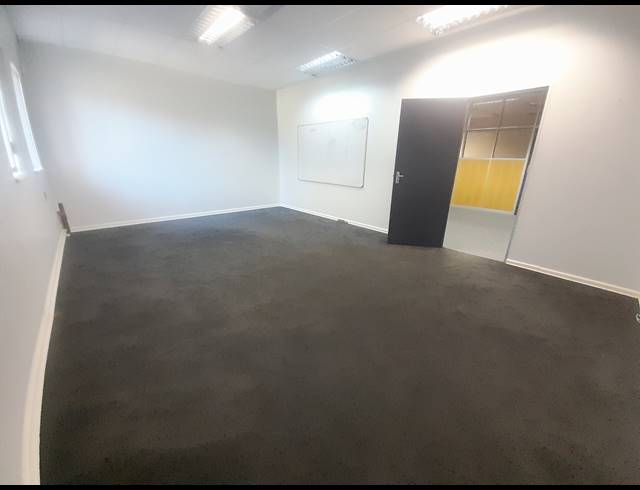 689M² OFFICE RENTED IN WALMER